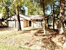 18 Brookflower Rd in The Woodlands, TX - Building Photo
