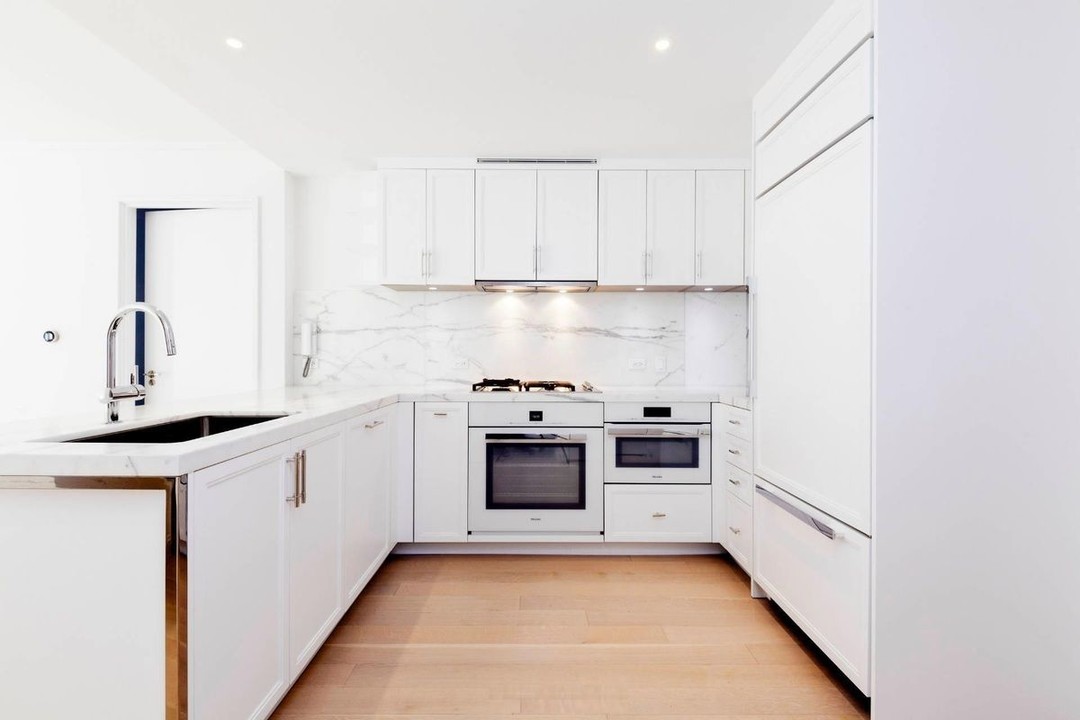 212 Warren St in New York, NY - Building Photo