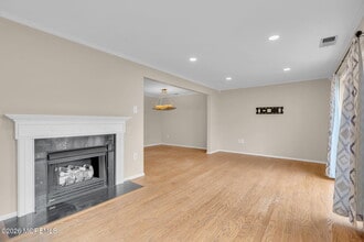 63 Dover Ct in Tinton Falls, NJ - Building Photo - Building Photo