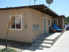 445 Klassen Dr in Shafter, CA - Foto de edificio