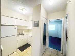 2001 S Ocean Dr, Unit 40 in Hallandale Beach, FL - Building Photo - Building Photo