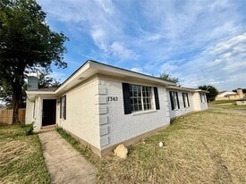 7302 Vista Cliff Dr in Fort Worth, TX - Building Photo
