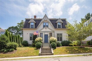 29 Champlin St in Newport, RI - Building Photo