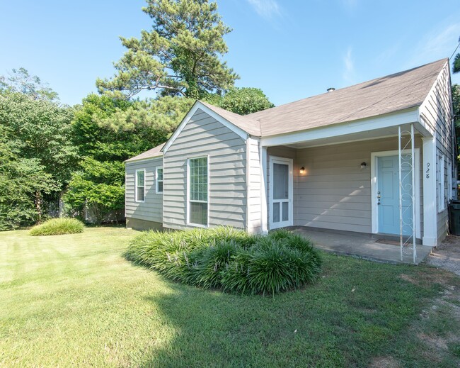 property at 928 E Glenn Ave