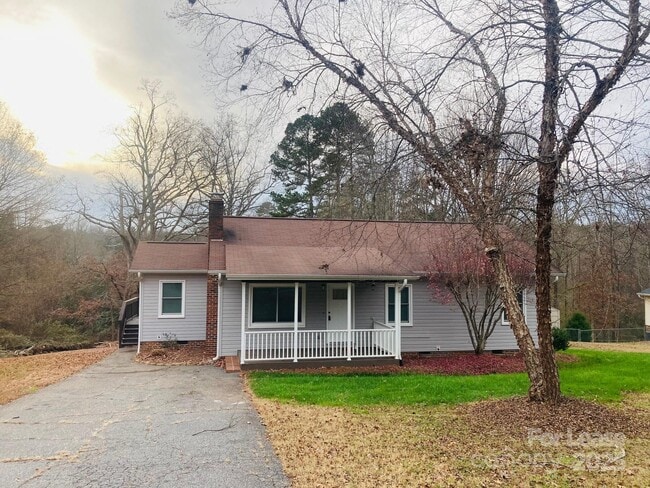 2177 Lynmore Dr in Sherrills Ford, NC - Building Photo - Building Photo