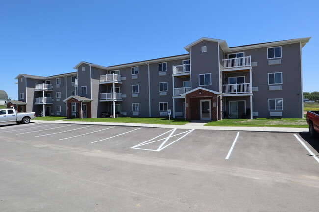 Dreamsville Apartments in Dyersville, IA - Foto de edificio - Building Photo