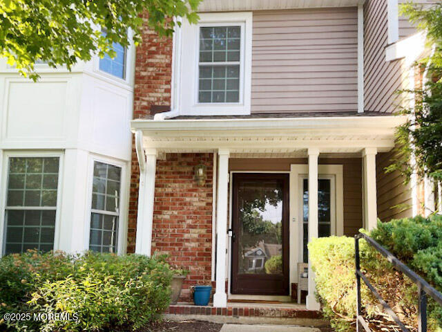 property at 43 Woodledge Ct