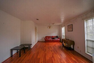 9219 Sharpcrest St in Houston, TX - Foto de edificio - Building Photo