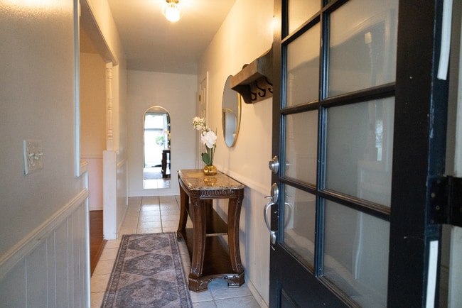 property at 712 Briarwood Cir