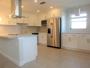 4050 4th St N in St. Petersburg, FL - Building Photo - Building Photo