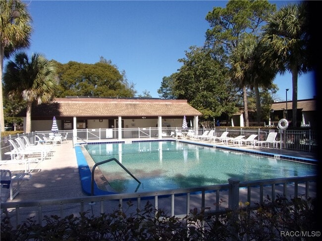 2400 Forest Dr in Inverness, FL - Building Photo - Building Photo