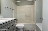 498 Hemlock Dr photo'