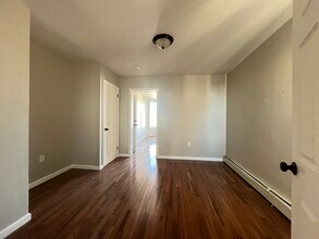 138 Wilkinson Ave, Unit 2R in Jersey City, NJ - Foto de edificio - Building Photo