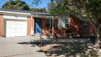 8012 Chaparral Dr in White Settlement, TX - Building Photo