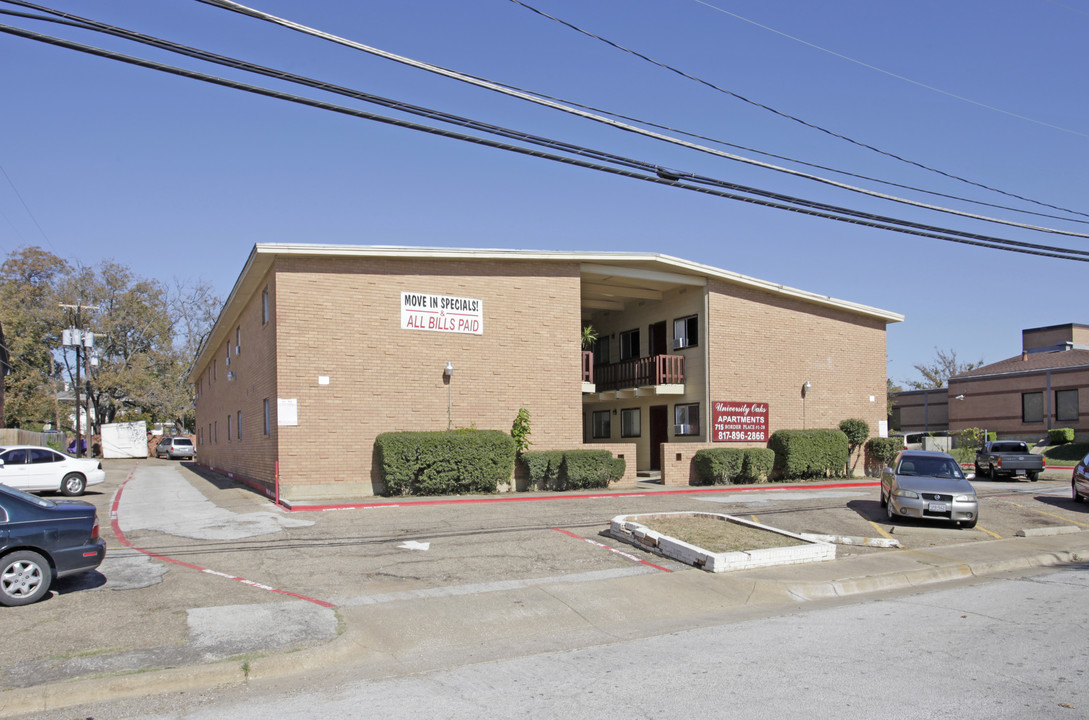 University Oaks Apartments in Arlington, TX - Foto de edificio