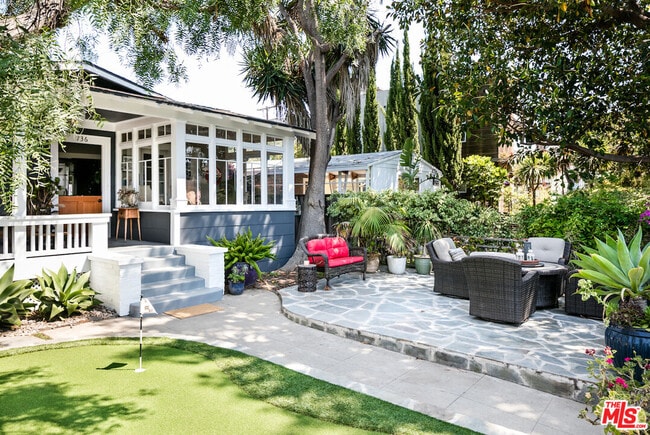 736 Marco Pl in Los Angeles, CA - Building Photo - Building Photo