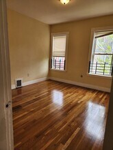 460 Quincy St, Unit 2 in Boston, MA - Foto de edificio - Building Photo