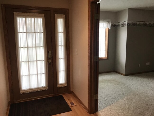 783 Holly Creek Dr in Holland, MI - Building Photo - Building Photo