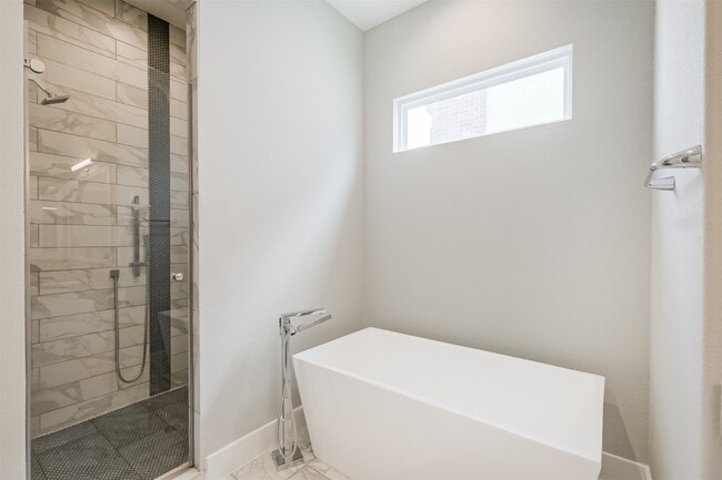 1305 Mayfair Clarkson Ln