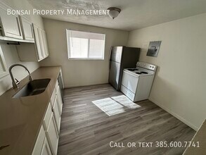 997 Chapel Dr in Bountiful, UT - Building Photo - Building Photo
