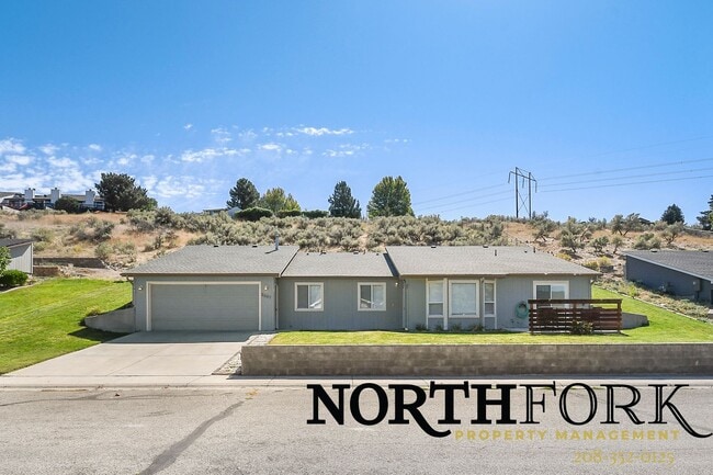 property at 2667 E Mendota Dr
