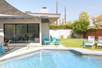 8313 E Crestwood Way in Scottsdale, AZ - Building Photo - Building Photo