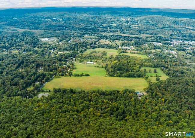 121 Quaker Hill Rd in Pawling, NY - Building Photo - Building Photo