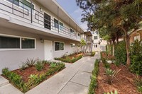 229 E 57th St in Long Beach, CA - Foto de edificio - Building Photo