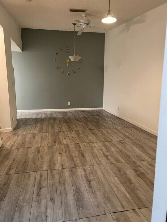 5070 Sanctuary Way in West Palm Beach, FL - Building Photo