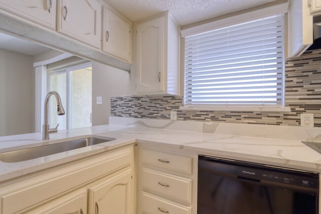 707 Harbour Town Dr, Unit 1 in Lake Dallas, TX - Building Photo - Building Photo