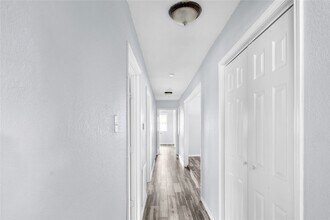 2802 Greenbriar St in Dickinson, TX - Building Photo - Building Photo