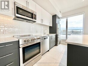 2525 Bathurst St in Toronto, ON - Building Photo - Building Photo