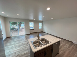 215 Kamps St in Combined Locks, WI - Building Photo - Building Photo