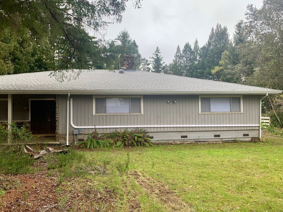 41801 Road 16 in Little River, CA - Foto de edificio