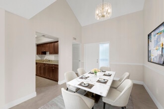 2273 NW 22nd Ave, Unit 13-105 in Stuart, FL - Foto de edificio - Building Photo