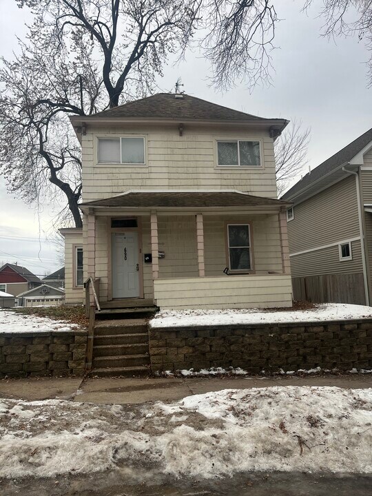 690 York Ave, Unit 1 in St. Paul, MN - Foto de edificio