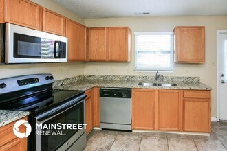 2378 Harvest Moon Dr in Greenwood, IN - Foto de edificio - Building Photo