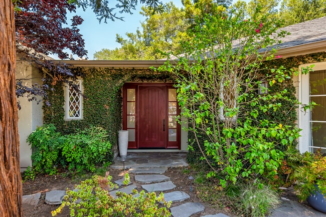 221 W Edith Ave in Los Altos, CA - Building Photo - Building Photo