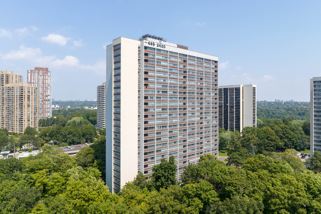 Wynford Tower in Toronto, ON - Building Photo