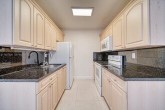 400 Minorca Ave in Coral Gables, FL - Building Photo - Building Photo