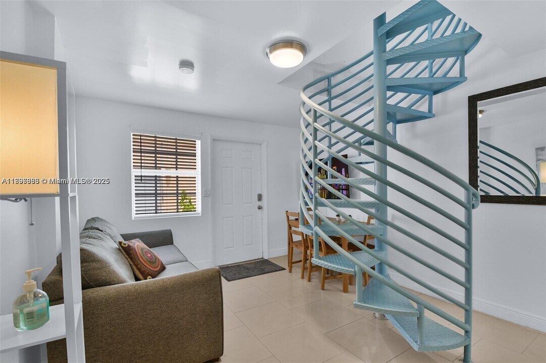 6966 Byron Ave in Miami Beach, FL - Building Photo
