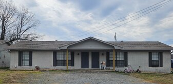16 Linder Rd, Unit 2 in Greenbrier, AR - Building Photo