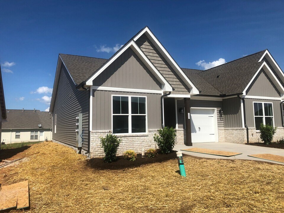 7562 Long Shot Ln in Knoxville, TN - Building Photo