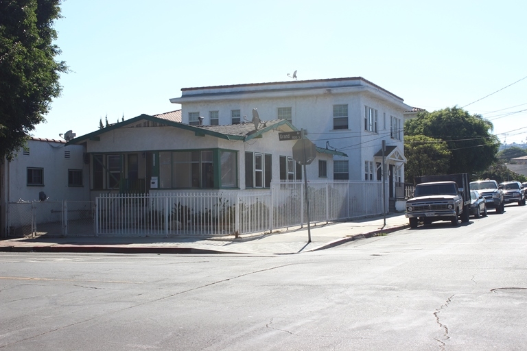 617 W 15th St in San Pedro, CA - Foto de edificio