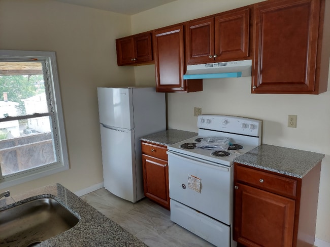 76-76 New Park Ave, Unit 3B in Hartford, CT - Building Photo - Building Photo