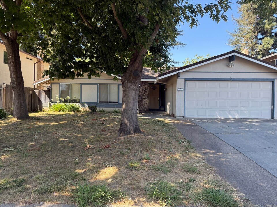9333 Premier Way in Sacramento, CA - Building Photo