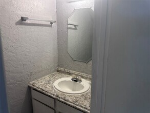 11136 Village Bend Ln in Houston, TX - Building Photo - Building Photo