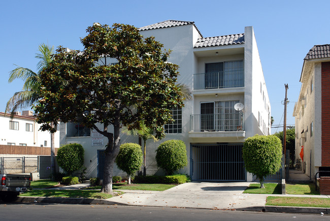 5343 W 99 Pl in Los Angeles, CA - Foto de edificio - Building Photo