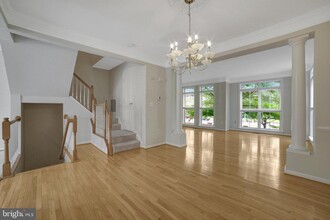 5026 Gardner Dr in Alexandria, VA - Building Photo - Building Photo