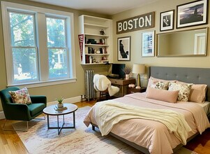 328 St Paul St in Brookline, MA - Building Photo - Building Photo